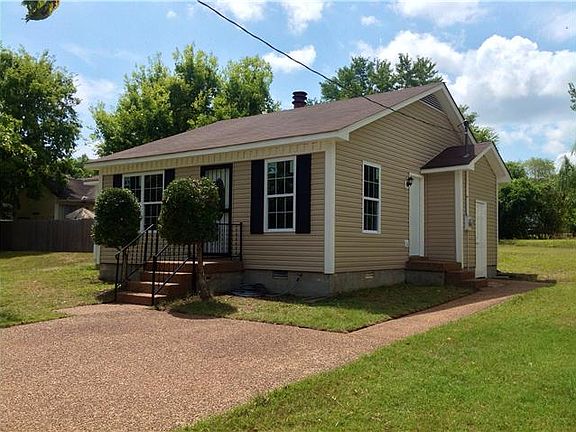 2nd image of 853 Heritage Cir