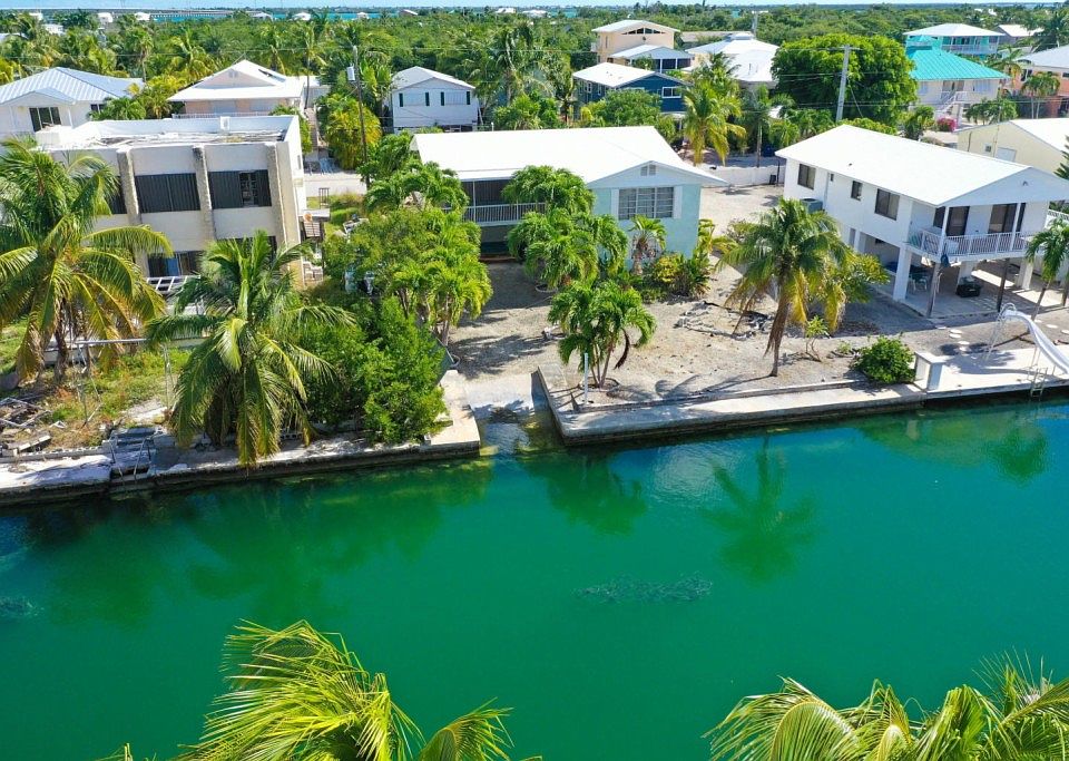 1st image of 940 Caribbean Dr E