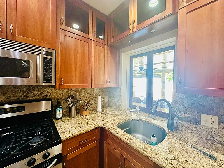 1415 Flagler Ave — Photo 4