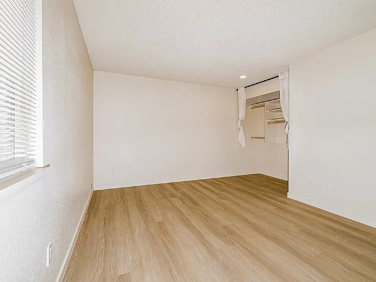 500 S 27th Pl — Photo 7