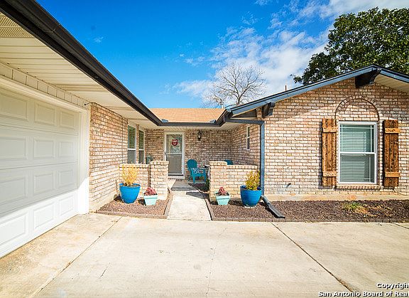 3rd image of 2115 Orange Blossom St