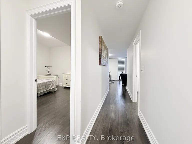 1606 Sandhurst Cres — Photo 21