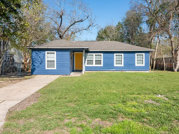 5825 Southurst St, Houston, TX 77033