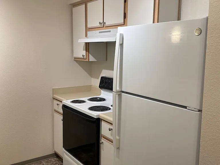 Sunrise Pointe Apartments — Photo 56