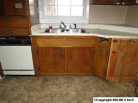 4th image of 3811 Belvoir Dr SW