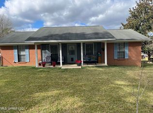 901 Parkway Dr, Wiggins, MS 39577