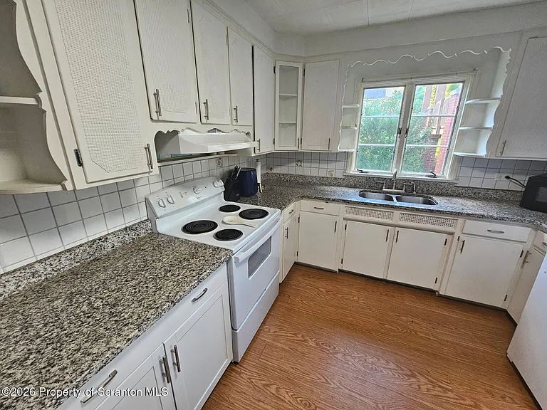 1057 Lincoln St — Photo 11
