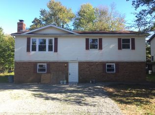4625 Burnside Dr, Tobyhanna, PA 18466