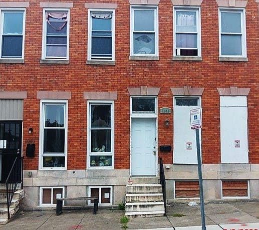 2nd image of 2002 Boone St