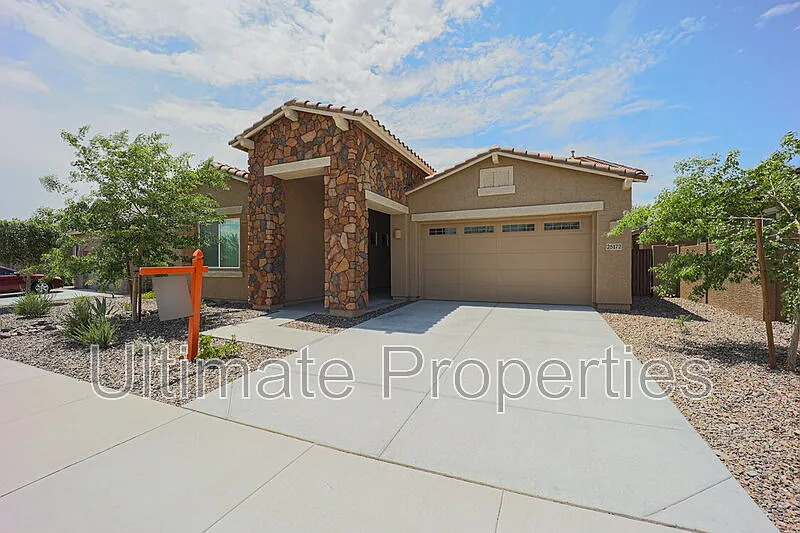 4 bed, 2.5 bath, 2318 sqft, $2,495 — Photo 2