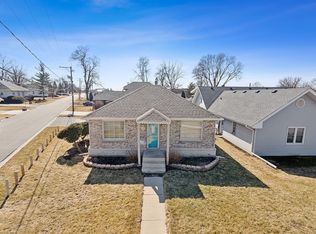 527 E 17th St, Lockport, IL 60441