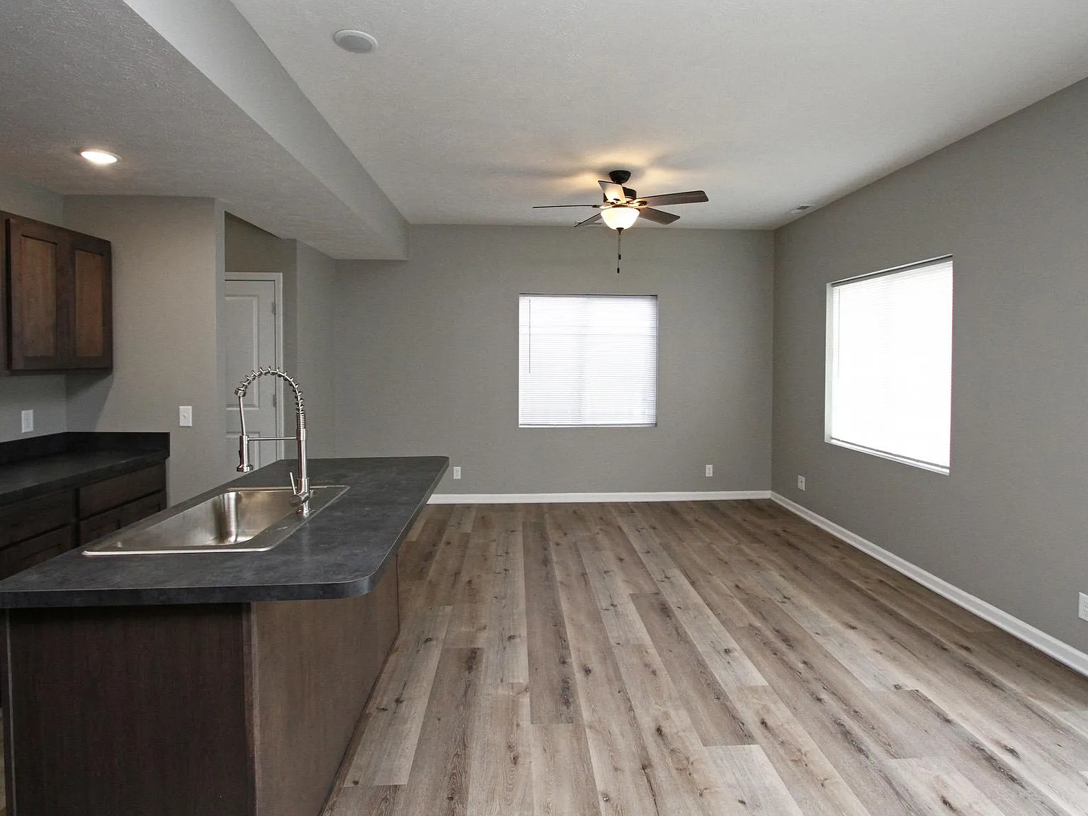 1636 W B St — Photo 2
