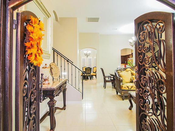 5th image of 308 Mar Vista Pl