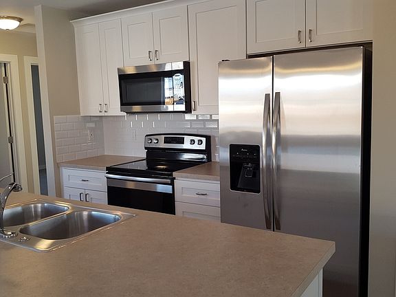 4th image of 909 Sanford Ave