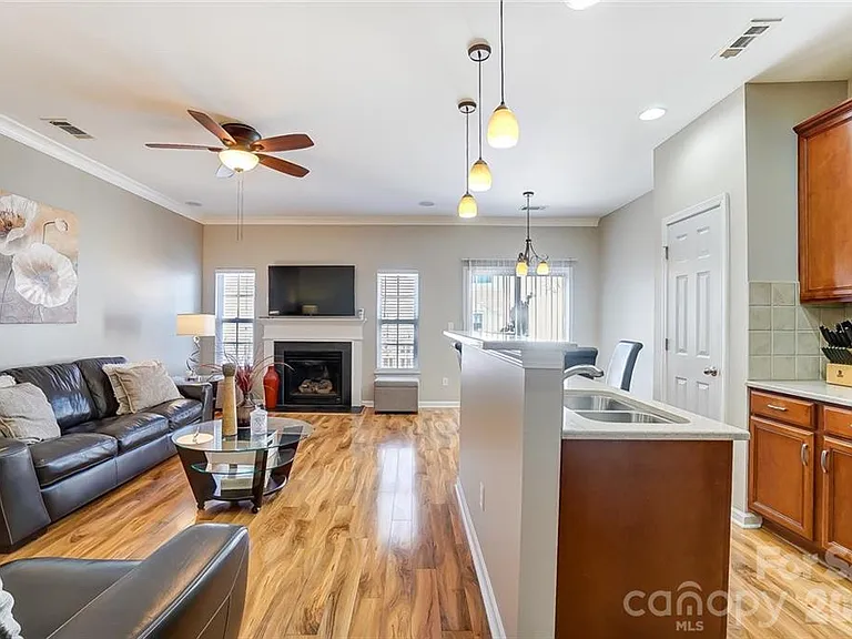 2029 Kegsworth Dr — Photo 6