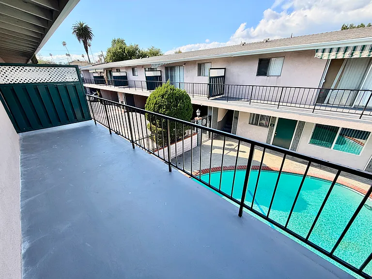 66 S Grand Oaks Ave — Photo 9