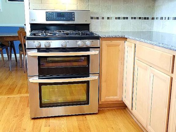 5th image of 21821 Lakeland St