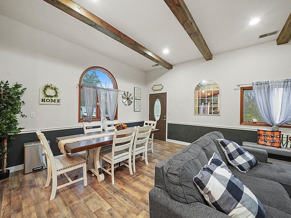 4th image of 2768 N La Salle Dr