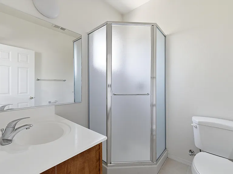 512 W Brown St — Photo 17