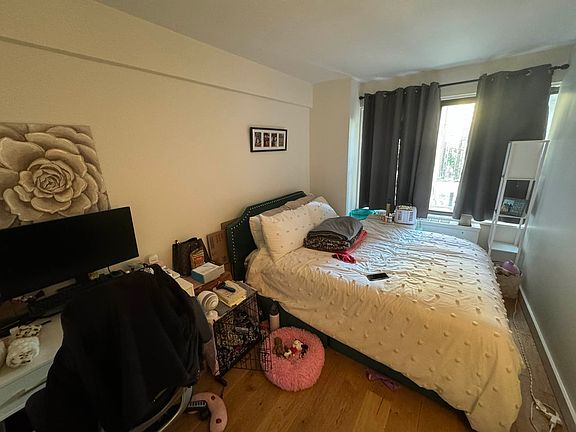 3rd image of 279 E 44th St APT 5N