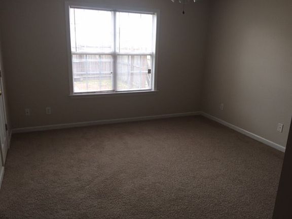 4th image of 1101 B Nicklaus Dr
