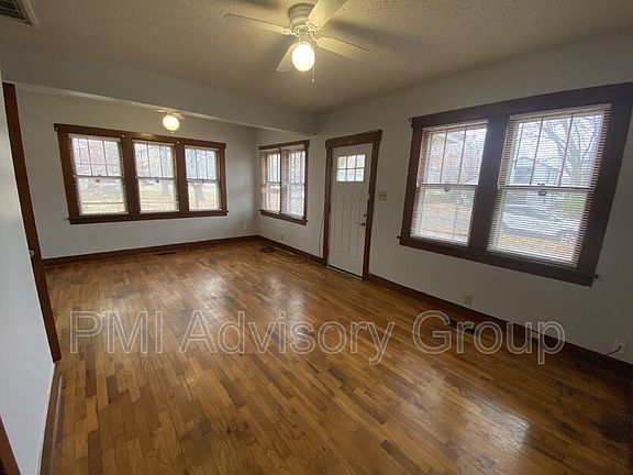 3rd image of 814 NE Winfield Ave