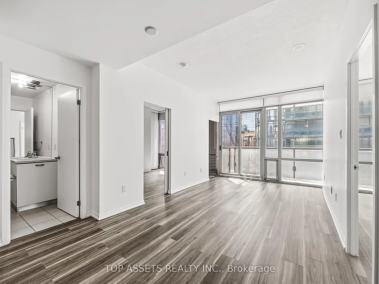 37 Grosvenor St #2109 — Photo 4