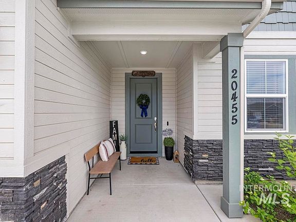 3rd image of 20455 Weymouth Pl