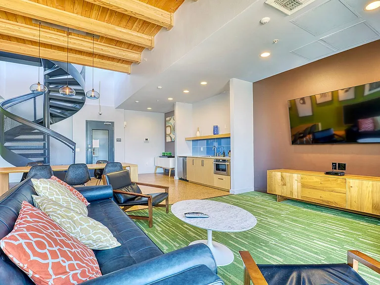 NOVA LOUNGE