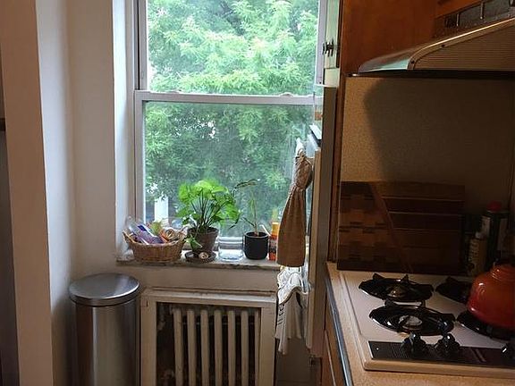 5th image of 303 President St APT 4