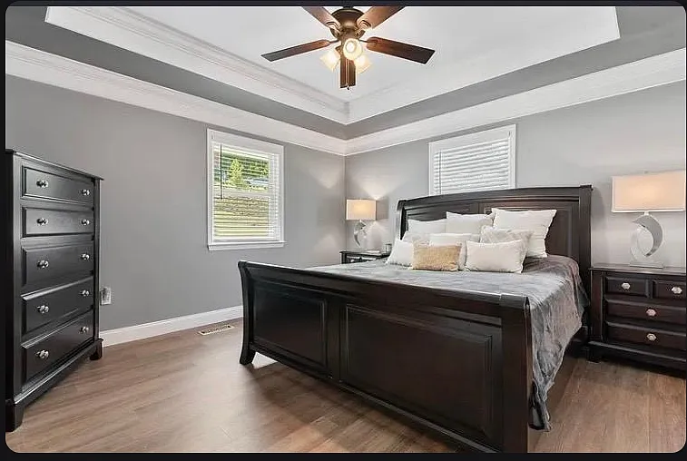 3704 Hilldale Dr NE — Photo 6