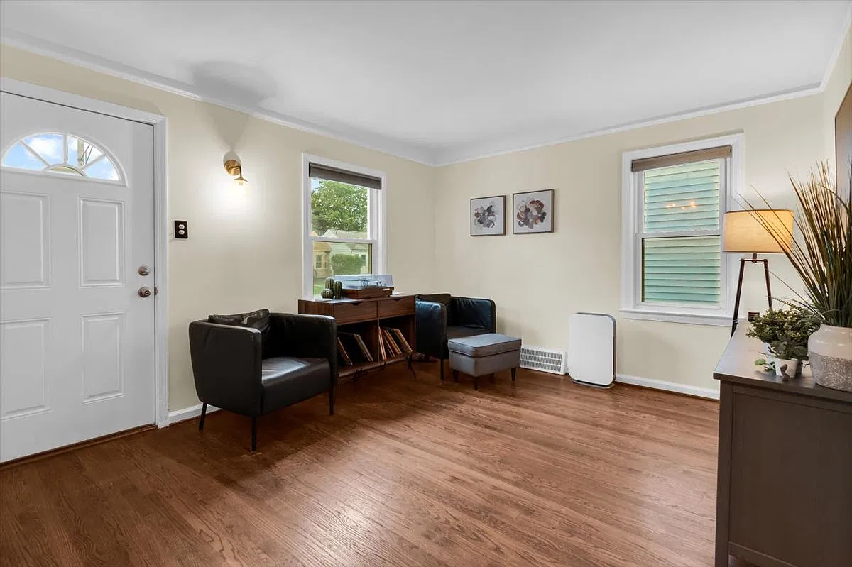 3 bed, 1035 sqft, $2,400 — Photo 4