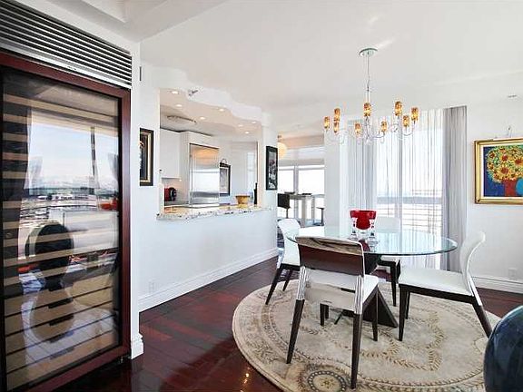 ULTRA-LUXURIOUS AVENTURA 2/2 W/AMAZING VIEWS!!