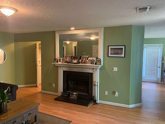 3rd image of 2019 Waters Edge Dr #19D