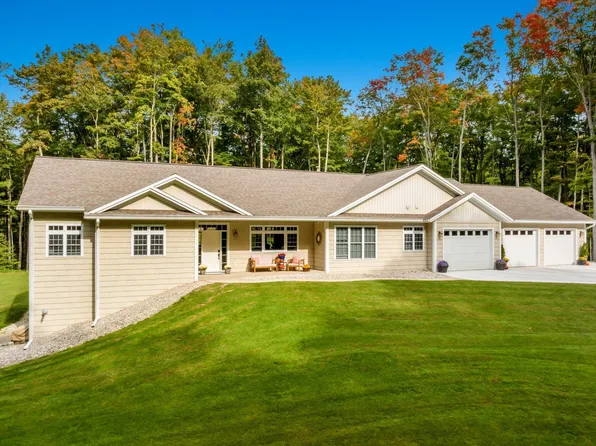 6750 E Hoxie Rd, Cedar, MI 49621