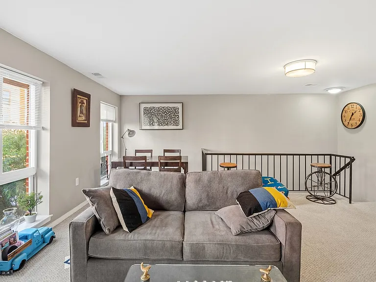 642 S Charles St #R22 — Photo 15
