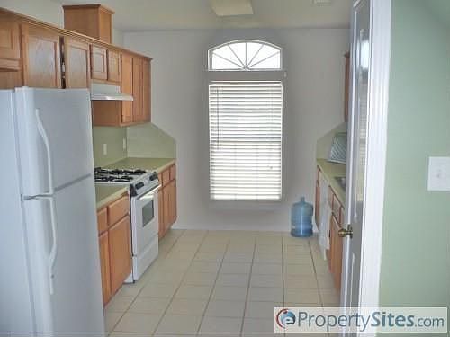 4th image of 1214 Markham Ln
