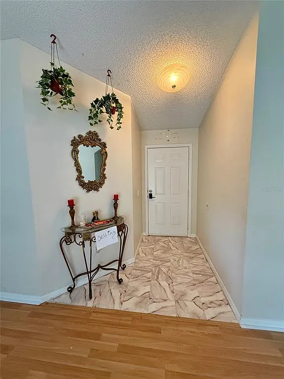 3 bed, 2.0 bath, 1176 sqft, $1,899 — Photo 2