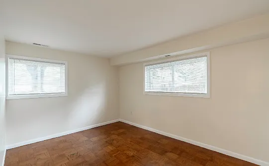 Justin Manor — Photo 3