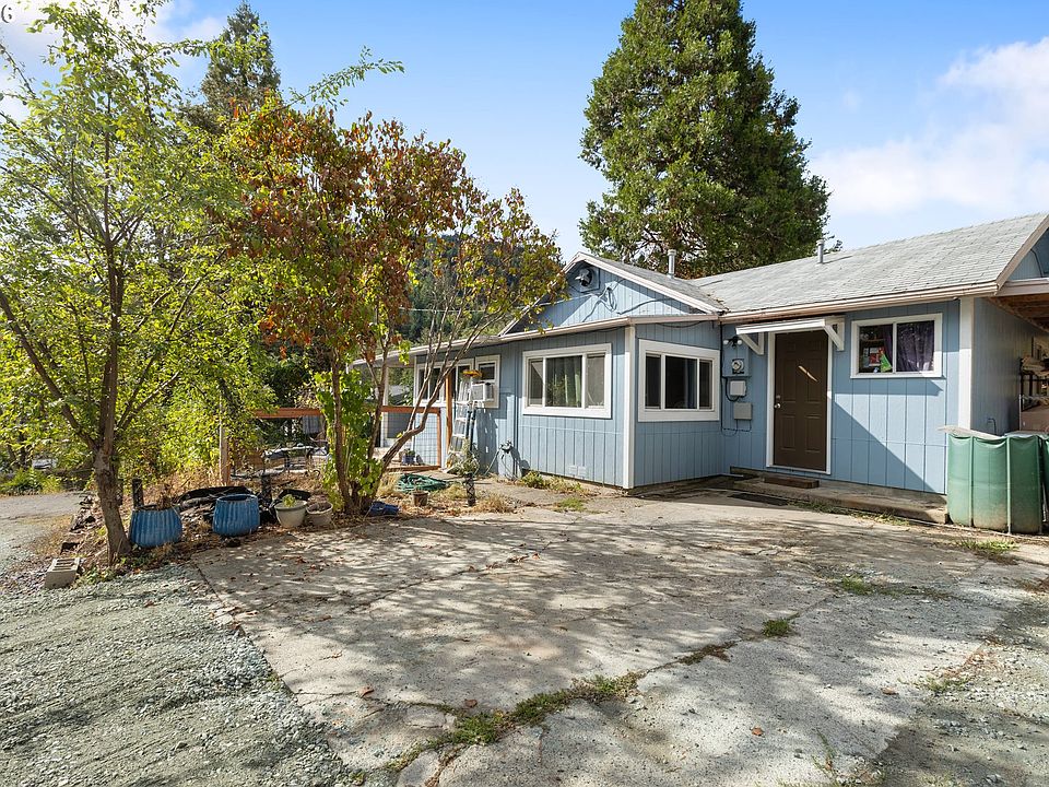 1st image of 472 SW 4th St