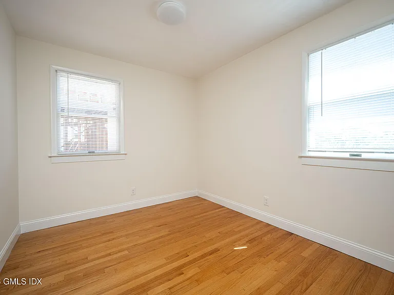 157 E Elm St #B — Photo 12