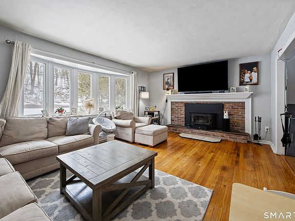 3rd image of 38 Mountain Road