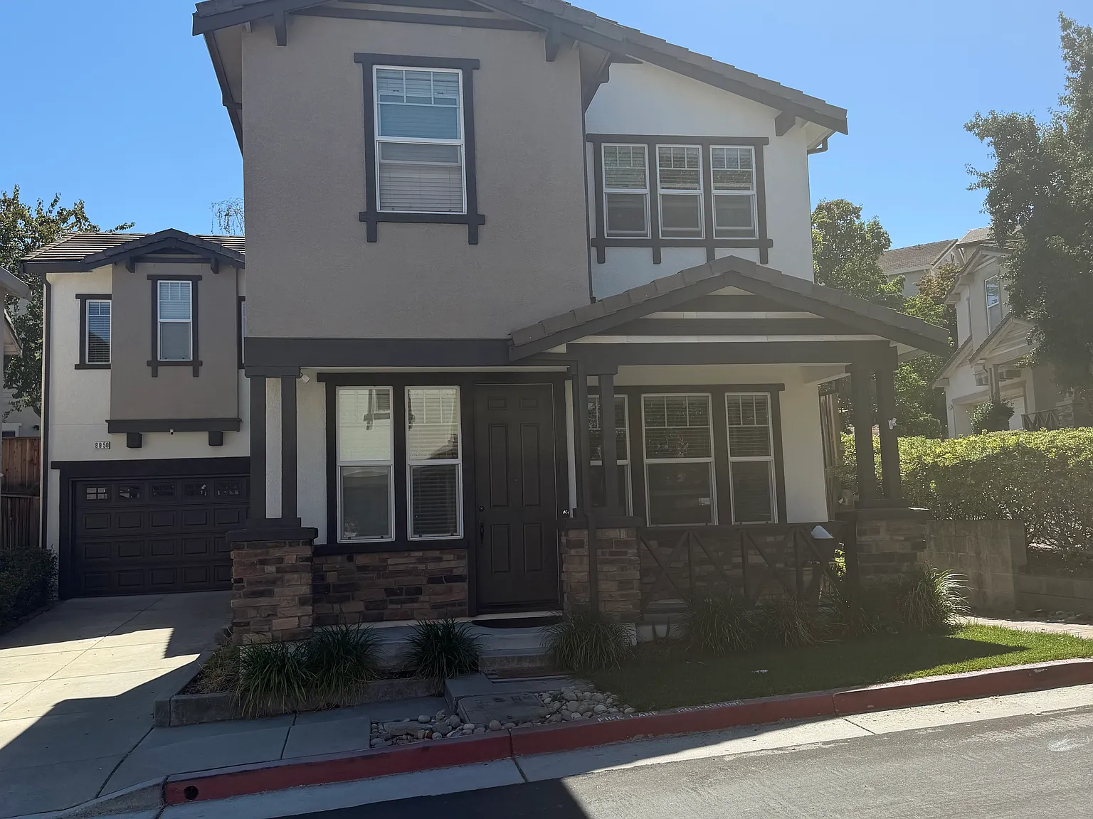 4 bed, 2.5 bath, 2104 sqft, $4,750 — Photo 2