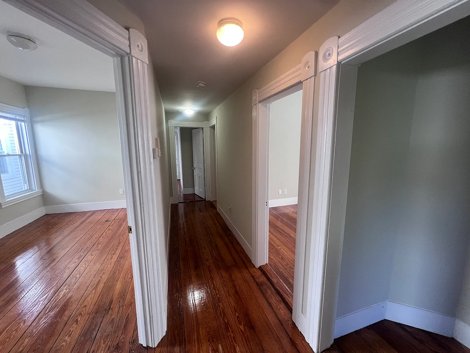 3 bed, 1200 sqft, $3,200 — Photo 2