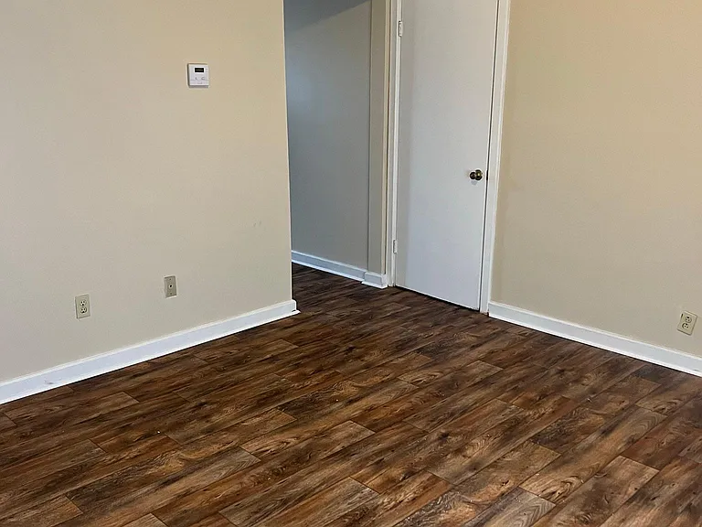 320 Fraser Cir #2 — Photo 8