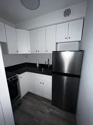 Rented by Avenues Real Estate | media 5