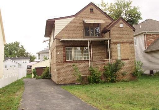 1st image of 41 W Armitage Ave