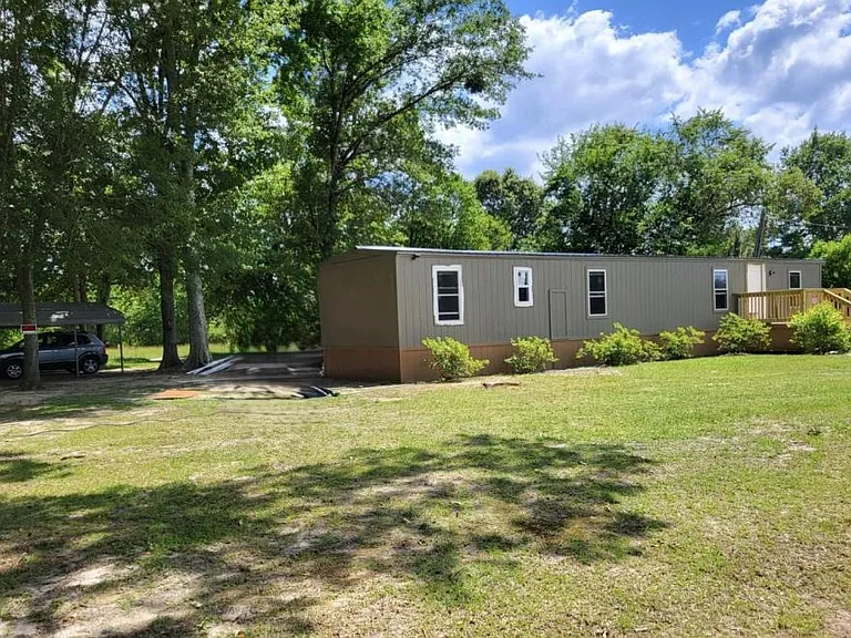 1739 Clover St — Photo 2