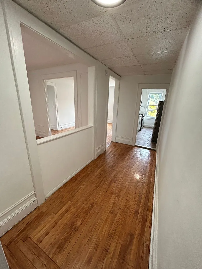 300 Elm Place — Photo 4