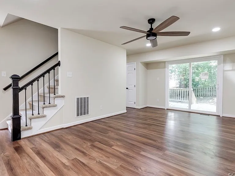 2110 Deer Meadow Ln — Photo 2